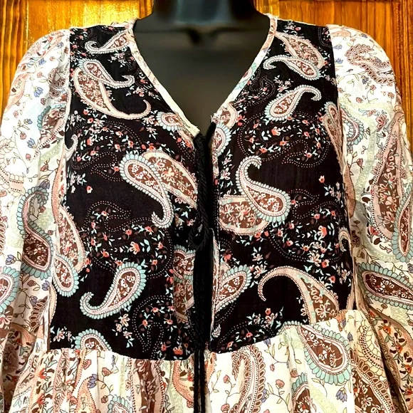 Paisley Bell Sleeve Dress - Picture 3 of 6